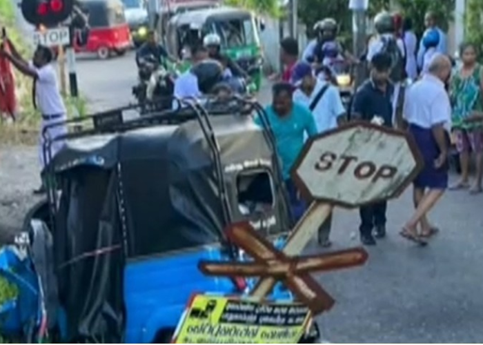 දුම්රියට යට වුණු ජීවිත (VIDEO)