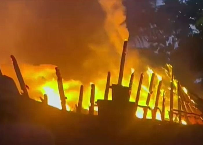 ගිනිබත් වූ සෙනහසේ කැදැල්ල (VIDEO)