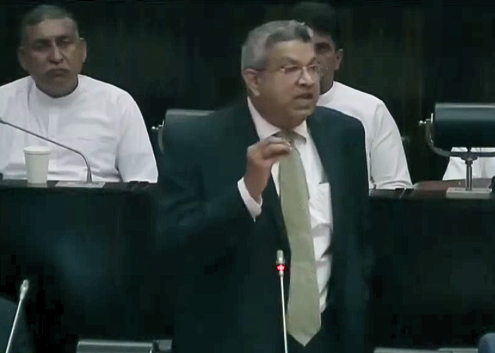 බන්ධනාගාරයේ ඇතිවූ සිද්ධිය සම්බන්ධයෙන් අධිකරණ අමාත්‍ය නීතිඥ හර්ෂණගෙන් විශේෂ ප්‍රකාශයක් (VIDEO)