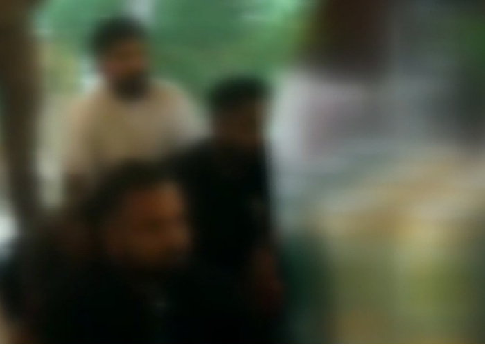 Facebook සාදයක් වටලයි – 41ක් කොටු (VIDEO)